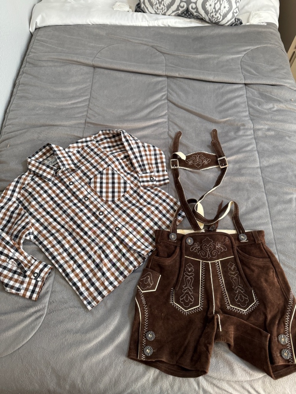 Isar Trachten couture Brown Suede Lederhosen & Plaid Button-Up top eu 98 US 2-3T